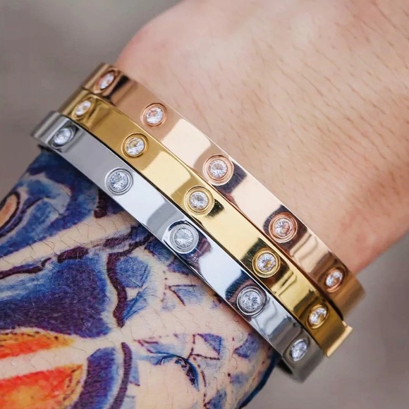 Woman’s Love Screw Gift Gold Bracelet Bangle - Picture 7 of 8